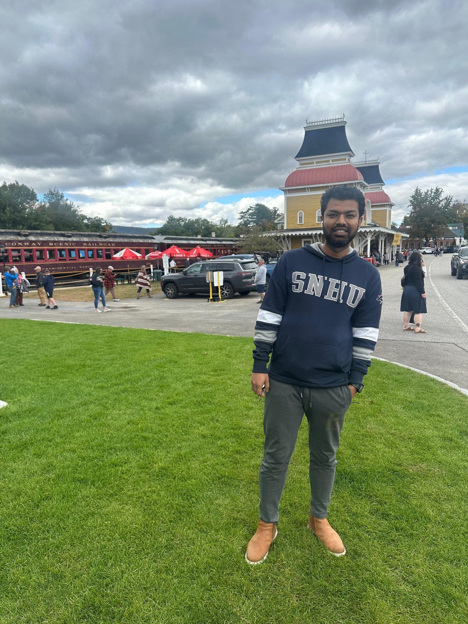 Scenic train journey through Crawford Notch, New Hampshire, showcasing breathtaking mountain landscapes.
